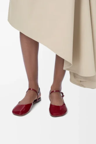 Ballerines à bride à la cheville en cuir d&rsquo;agneau verni souple Rouge foncé