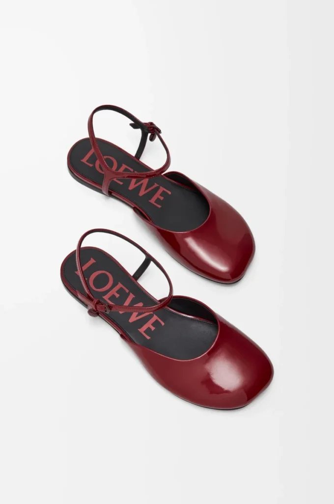 Ballerines à bride à la cheville en cuir d&rsquo;agneau verni souple Rouge foncé