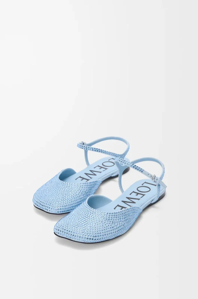 Ballerines à bride à la cheville en daim bleu ciel ornées de strass