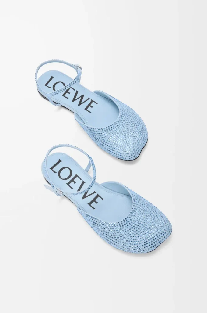 Ballerines à bride à la cheville en daim bleu ciel ornées de strass