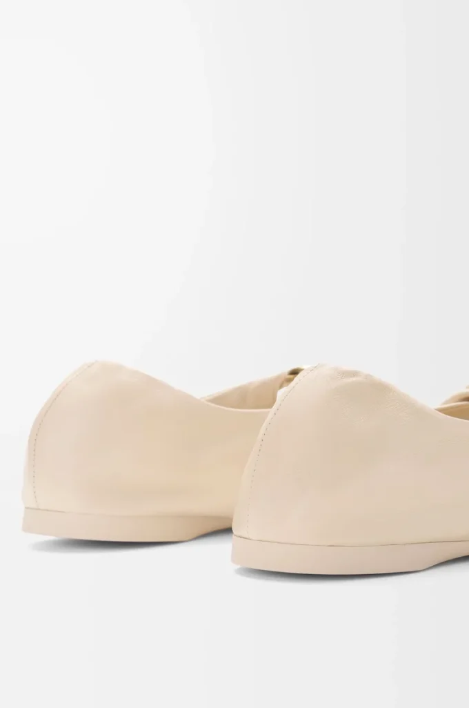 Ballerines Pebble Soft en cuir d&rsquo;agneau nappa couleur Dough
