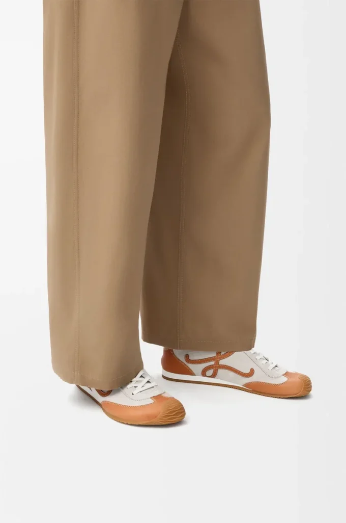 Ballet Runner 2.0 non doublée en cuir de cerf et cuir de veau tanné végétal Soft White/Tan