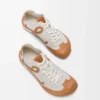 Ballet Runner 2.0 non doublée en cuir de cerf et cuir de veau tanné végétal Soft White/Tan Ballet Runner 2.0 non doublée en cuir de cerf et cuir de veau tanné végétal Soft White/Tan