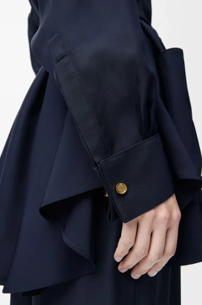 Blouse ceinturée en soie bleu marine