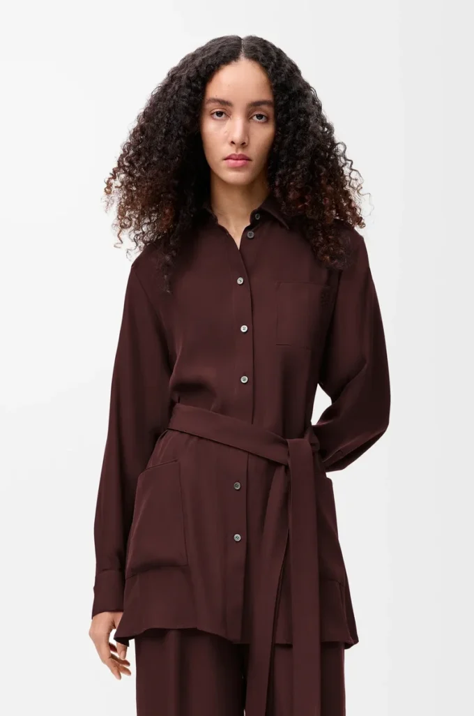 Blouse à ceinture en soie bordeaux