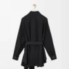 Blouse ceinturée en soie noire Blouse ceinturée en soie noire