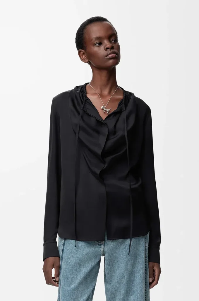 Blouse en soie noire