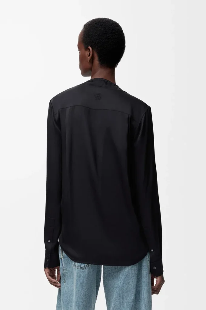 Blouse en soie noire