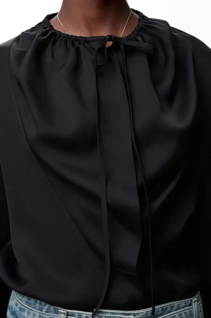 Blouse en soie noire