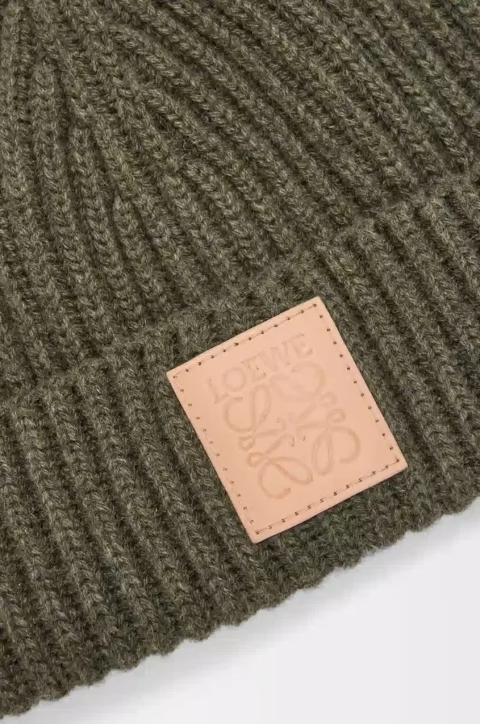 Bonnet en cachemire kaki foncé Bonnet en cachemire kaki foncé