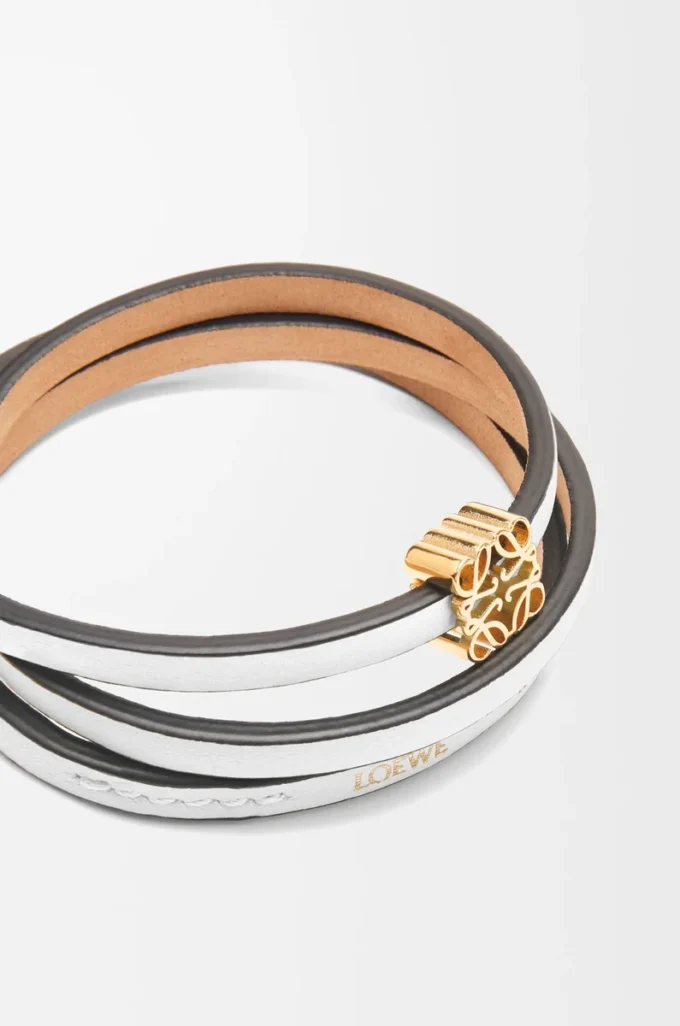 Bracelet rigide Twist en cuir de veau blanc cassé