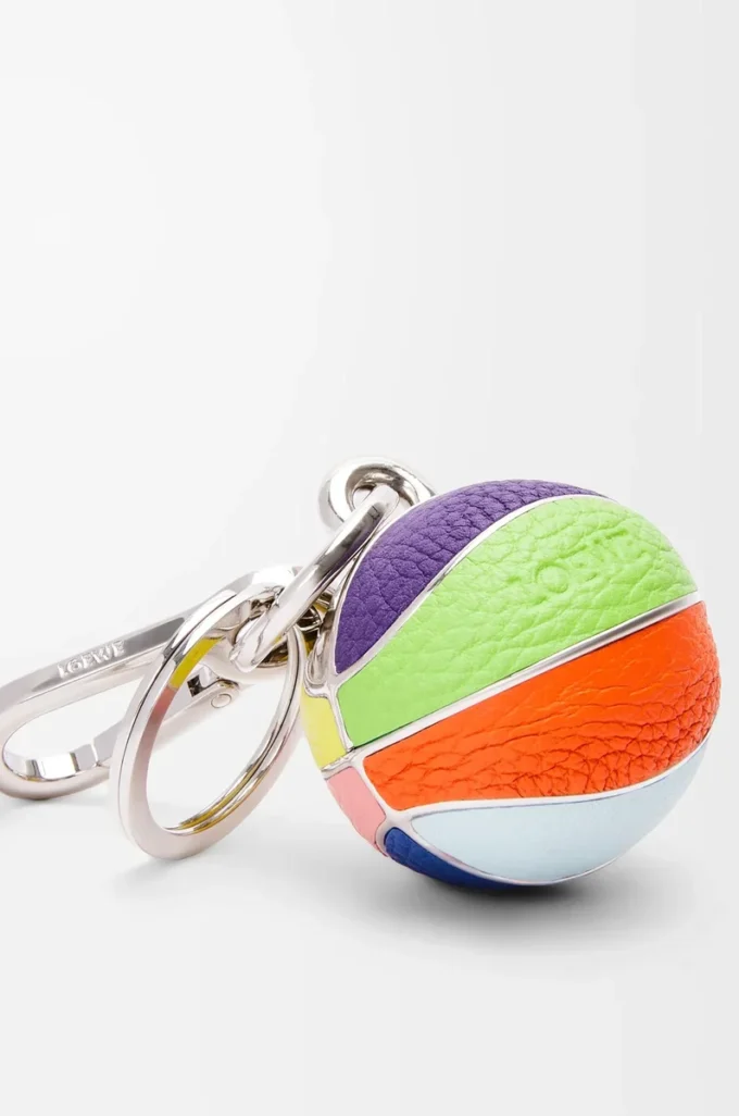 Breloque basket en cuir de veau et métal Multicolore