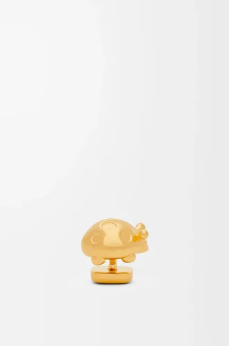 Broche coccinelle en laiton doré
