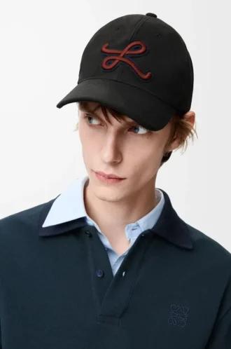 Casquette avec patch L en coton noir