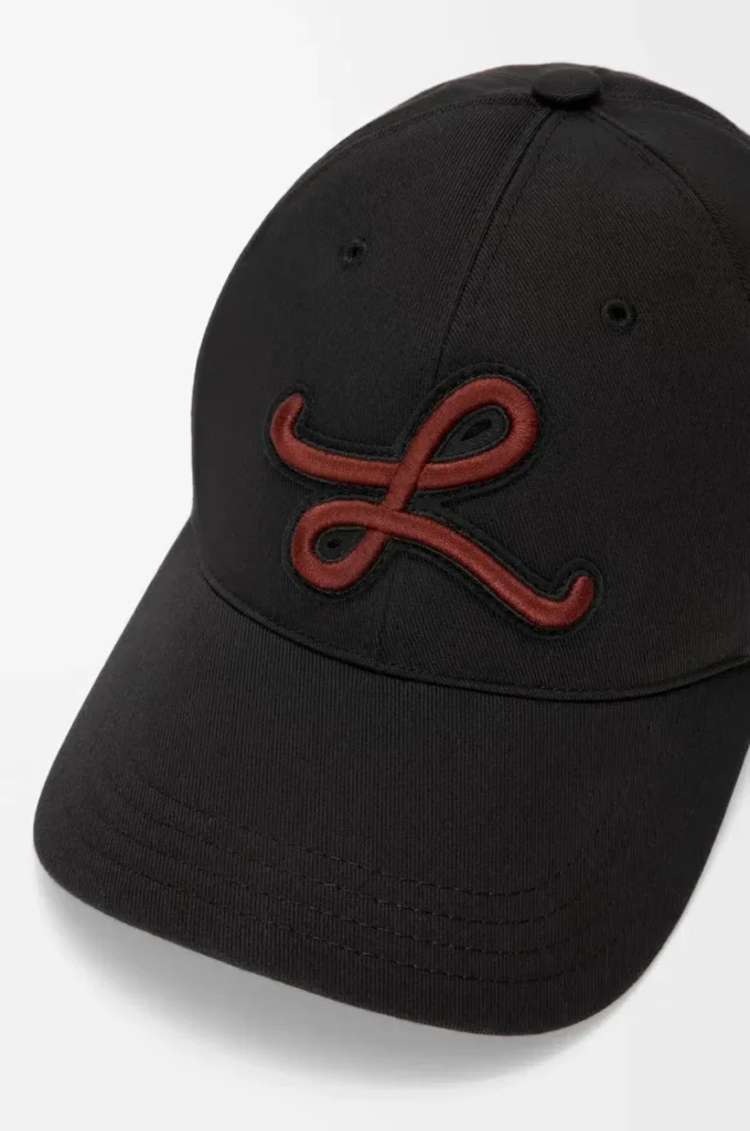 Casquette avec patch L en coton noir