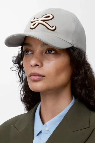 Casquette à patch L en coton gris coquille