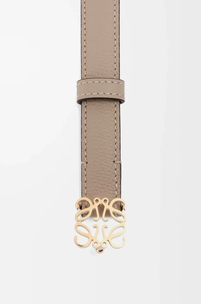 Ceinture Anagram en cuir de veau grainé sable/doré