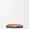 Ceinture réversible Anagram en cuir de veau grainé souple et cuir de veau lisse Tan/Noir/Vieux Or Ceinture réversible Anagram en cuir de veau grainé souple et cuir de veau lisse Tan/Noir/Vieux Or