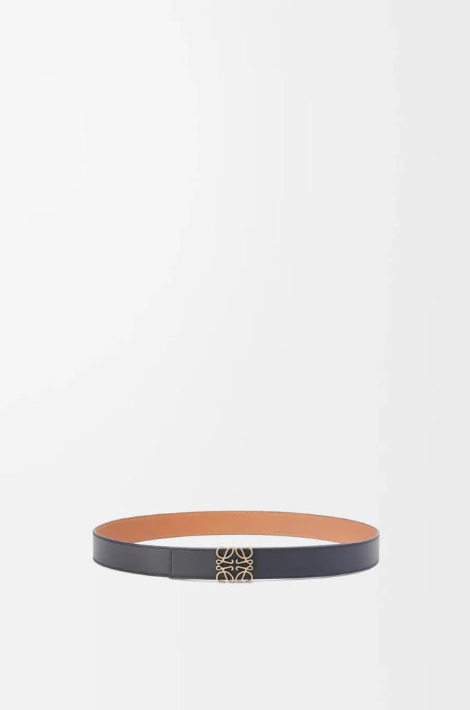 Ceinture réversible Anagram en cuir de veau grainé souple et cuir de veau lisse Tan/Noir/Vieux Or Ceinture réversible Anagram en cuir de veau grainé souple et cuir de veau lisse Tan/Noir/Vieux Or