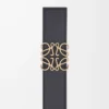 Ceinture réversible Anagram en cuir de veau grainé souple et cuir de veau lisse Tan/Noir/Vieux Or Ceinture réversible Anagram en cuir de veau grainé souple et cuir de veau lisse Tan/Noir/Vieux Or