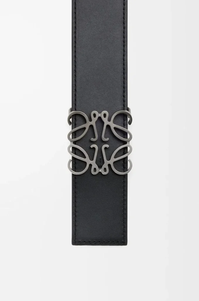 Ceinture réversible Anagram en cuir de veau grainé souple et cuir de veau lisse Toundra/Noir/Étain