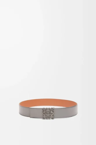 Ceinture réversible Anagram en cuir de veau lisse Tan/Gris asphalte/Étain