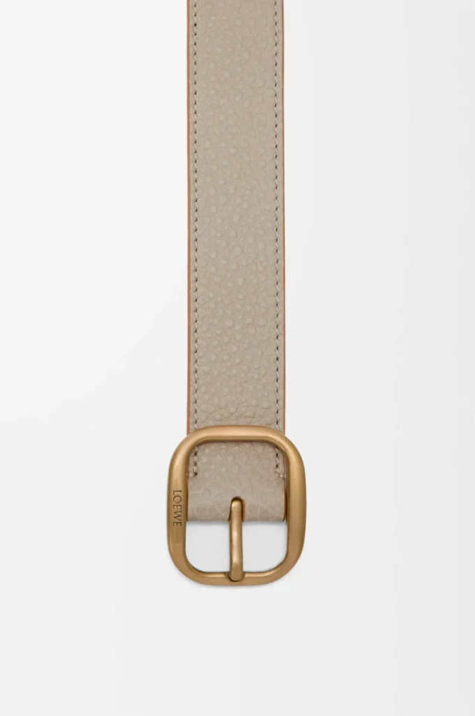 Ceinture souple arrondie en cuir de veau grainé souple couleur argile/doré