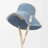 Chapeau de pêcheur effiloché en denim et cuir de veau Denim bleu