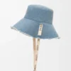 Chapeau de pêcheur effiloché en denim et cuir de veau Denim bleu