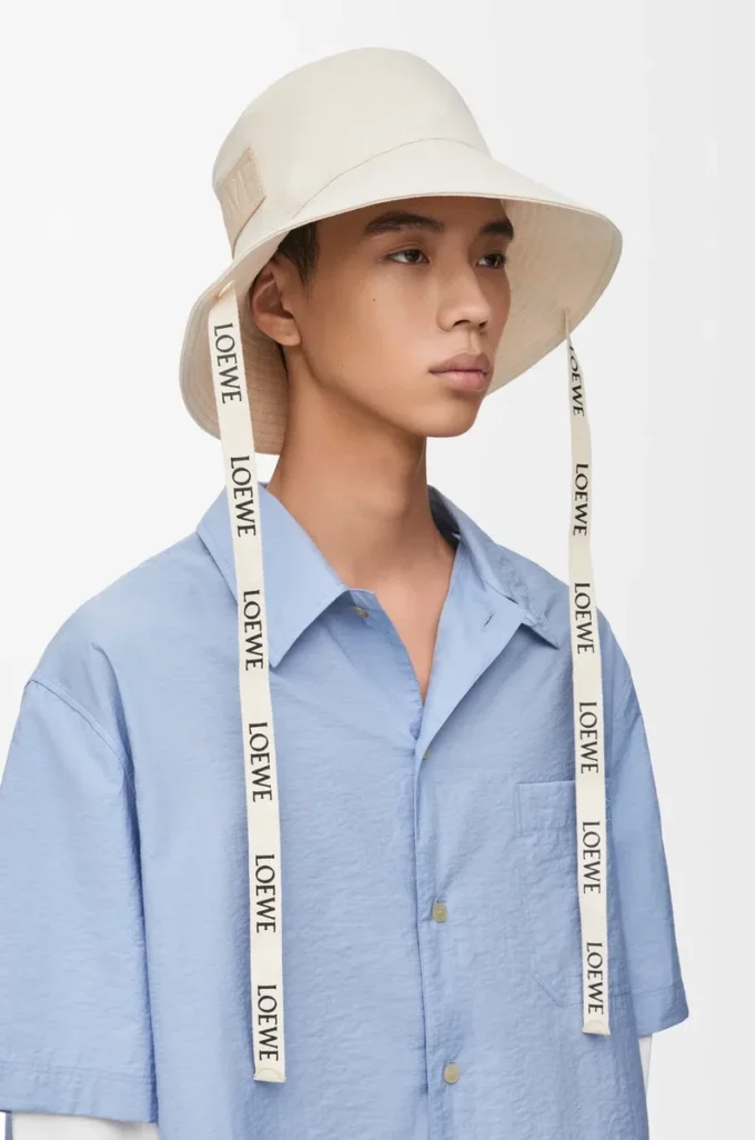 Chapeau de pêcheur en toile blanc cassé Chapeau de pêcheur en toile blanc cassé