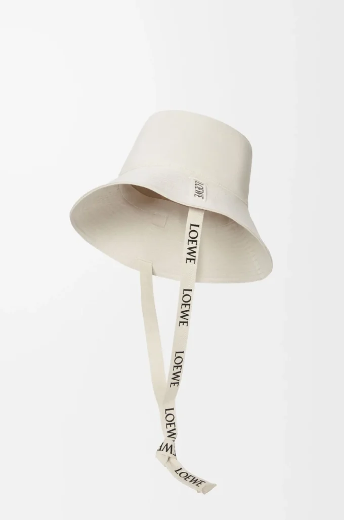 Chapeau de pêcheur en toile blanc cassé Chapeau de pêcheur en toile blanc cassé