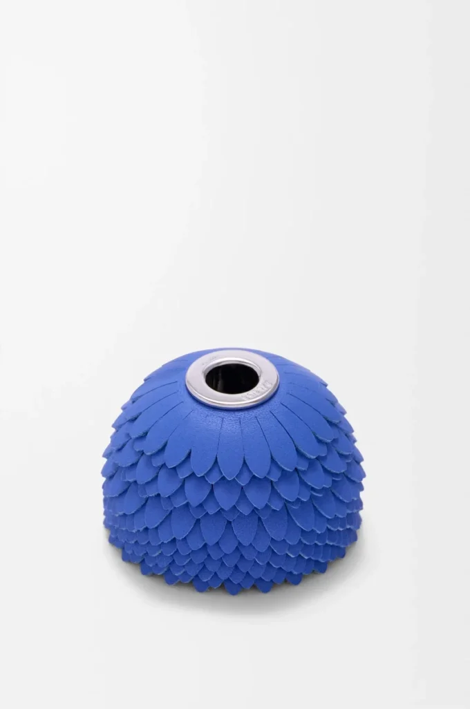 Charm fleur en cuir de veau bleu mer