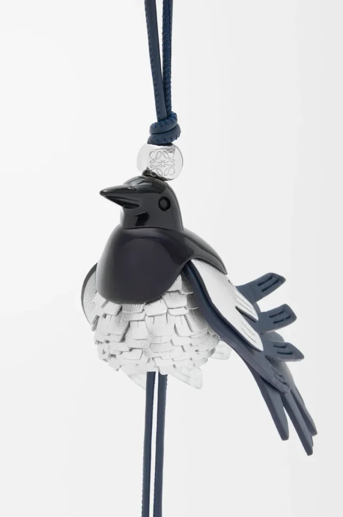 Charm Magpie en cuir de veau classique noir/argent