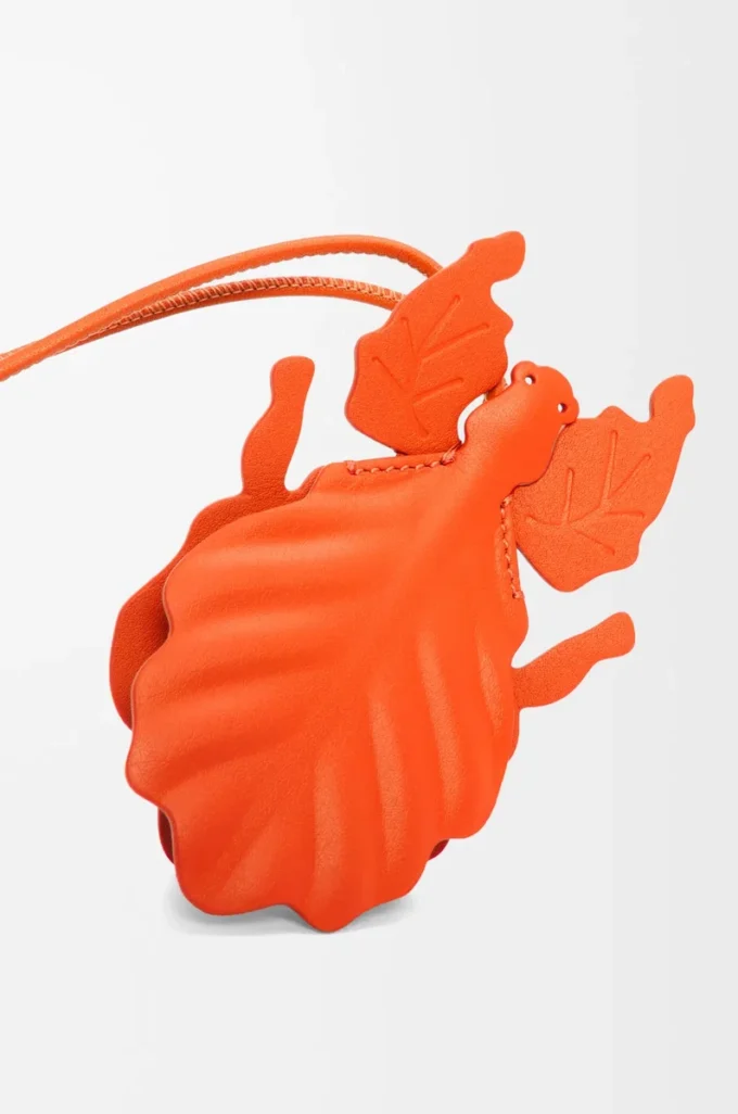 Charm porte-clés insecte feuille en cuir de veau classique orange vif