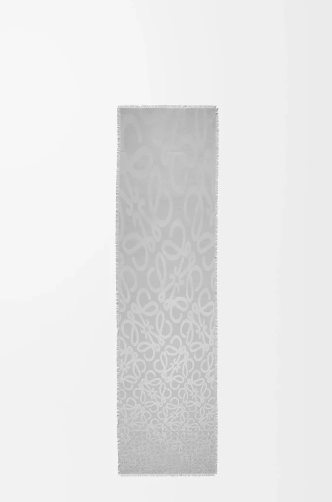 Écharpe en soie et laine gris clair