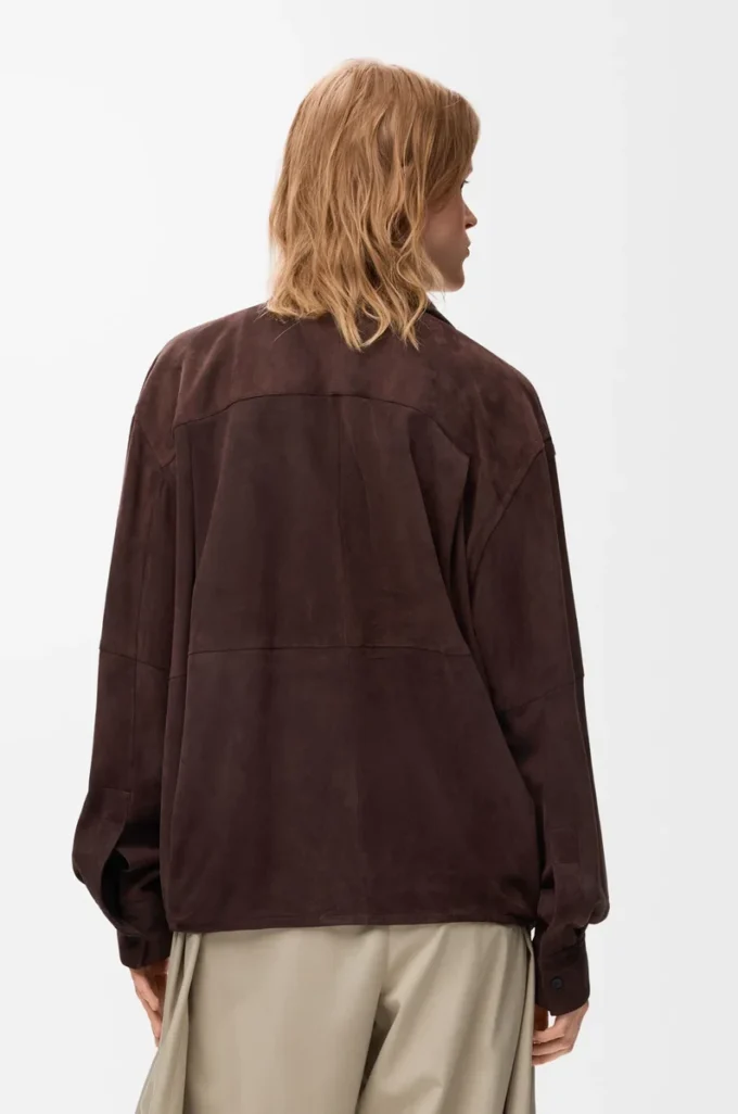 Chemise drapée en cuir de chèvre suédé marron