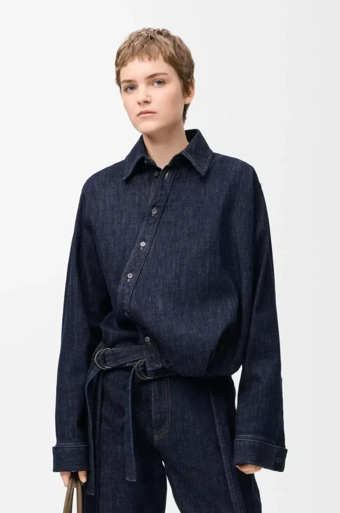 Chemise drapée en denim bleu indigo