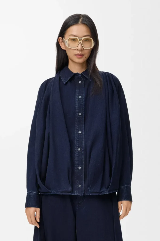 Chemise drapée en denim indigo foncé