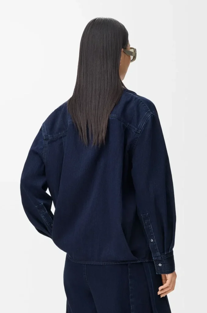 Chemise drapée en denim indigo foncé
