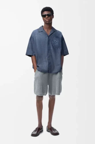 Chemise à manches courtes en coton bleu délavé