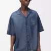 Chemise à manches courtes en coton bleu délavé