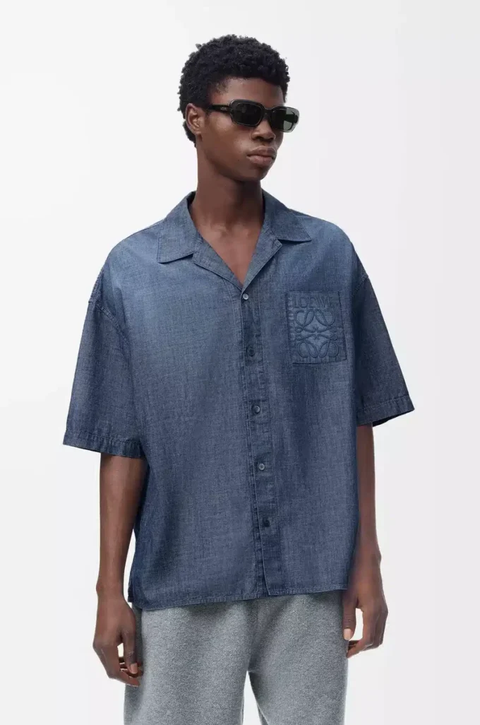 Chemise à manches courtes en coton bleu délavé