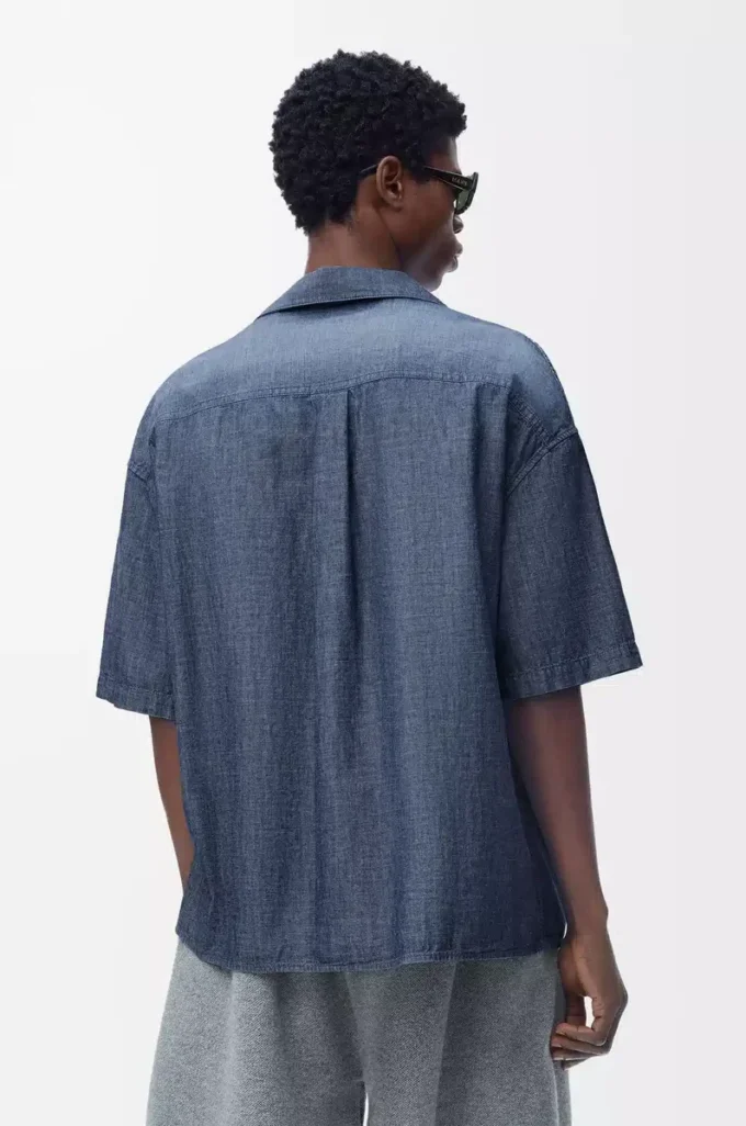 Chemise à manches courtes en coton bleu délavé