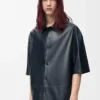 Chemise à manches courtes en cuir d’agneau nappa bleu marine foncé Chemise à manches courtes en cuir d’agneau nappa bleu marine foncé