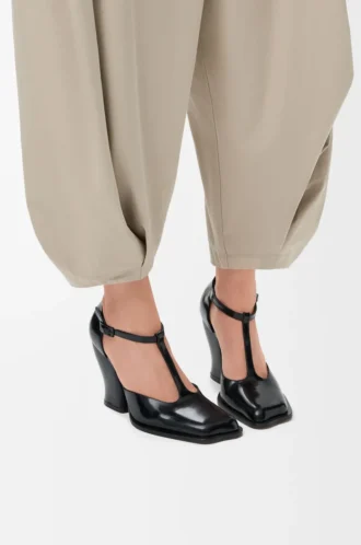 Escarpins à bride en T Onda en cuir de veau brossé Noir