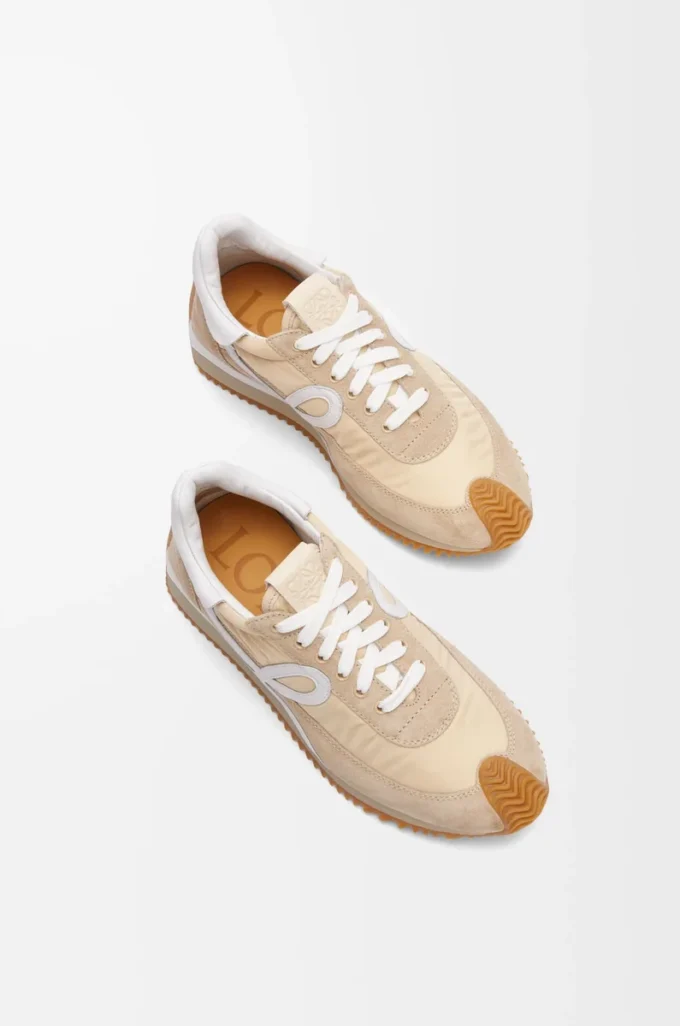 Flow Runner en nylon et daim Light Powder