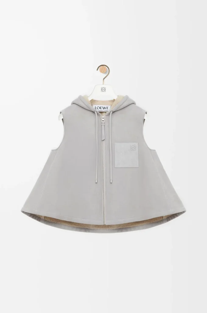 Gilet à capuche en peau lainée gris clair mélangé Gilet à capuche en peau lainée gris clair mélangé