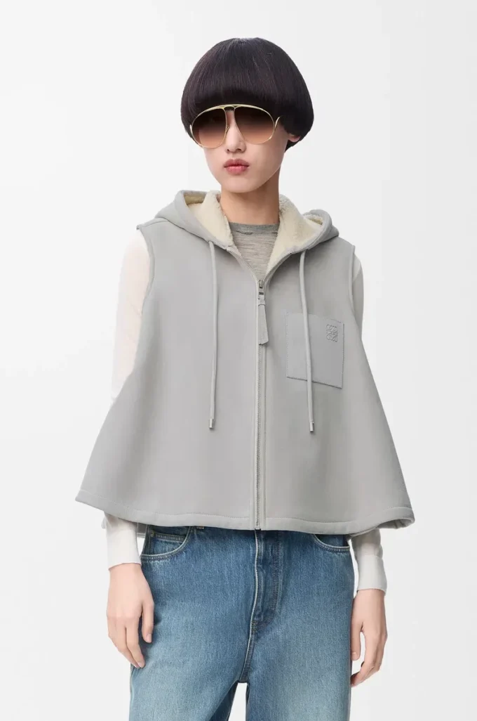 Gilet à capuche en peau lainée gris clair mélangé Gilet à capuche en peau lainée gris clair mélangé
