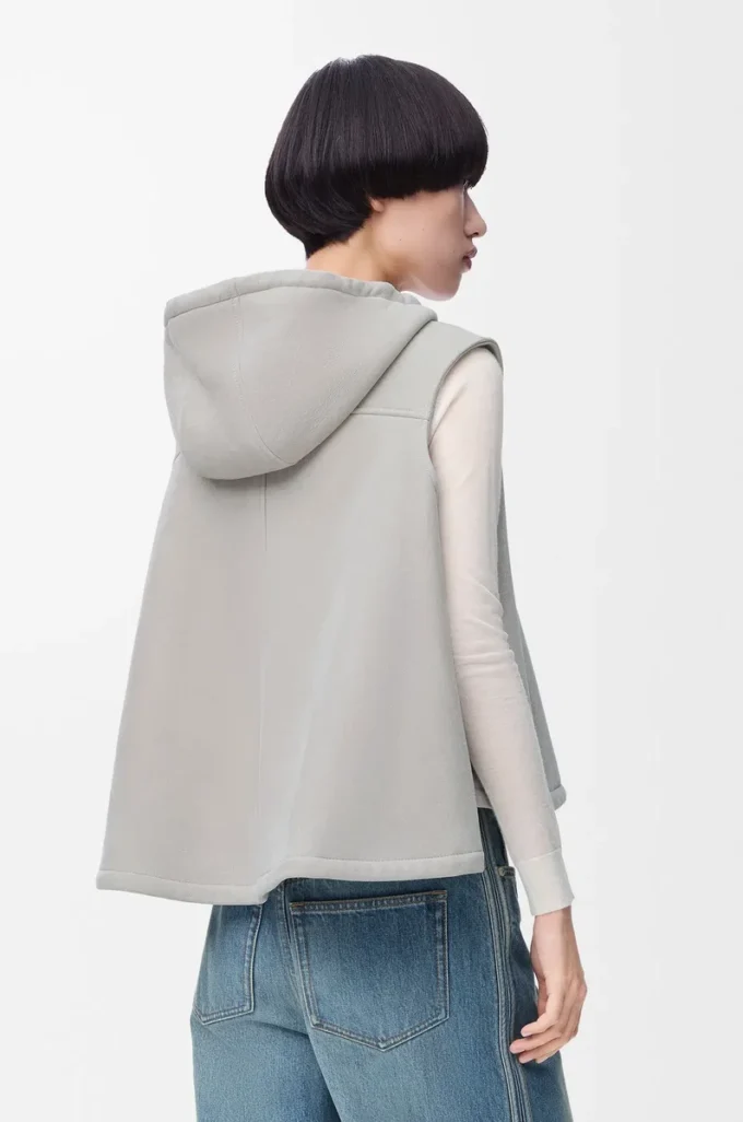 Gilet à capuche en peau lainée gris clair mélangé Gilet à capuche en peau lainée gris clair mélangé