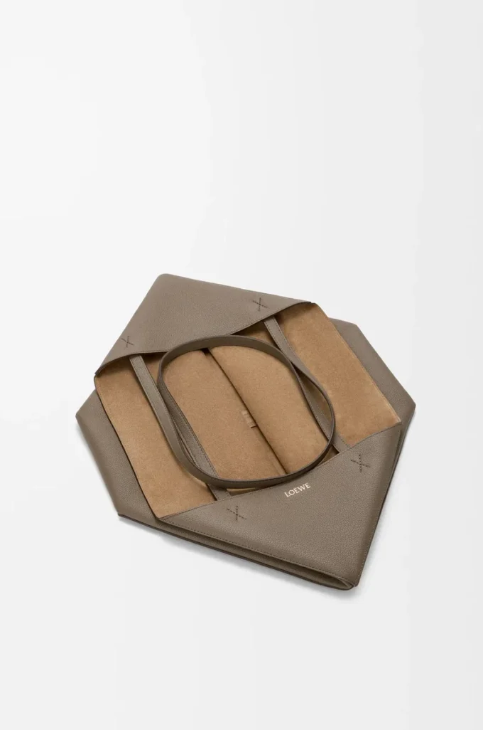 Grand sac fourre-tout Puzzle Fold horizontal en cuir de veau grainé souple Taupe